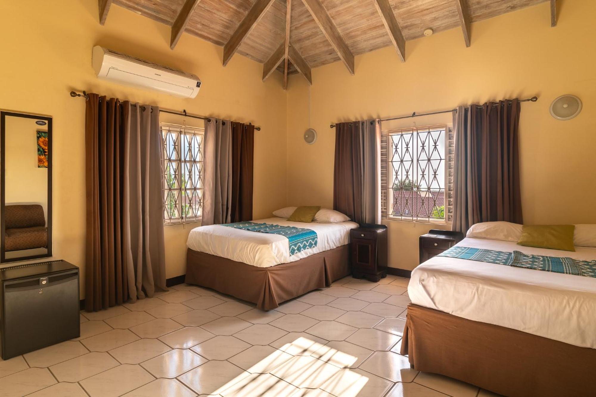 Jasmine Inn كينغستون المظهر الخارجي الصورة